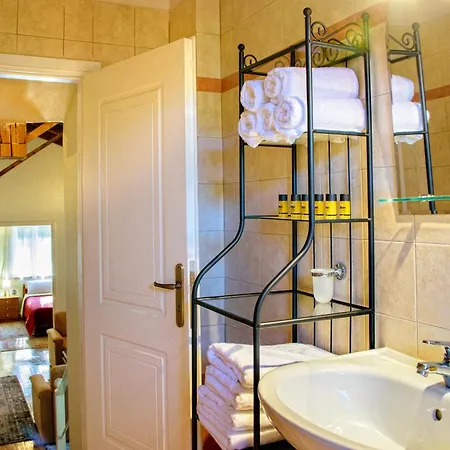 Daire Dual House In Methydrio *