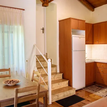 Daire Dual House In Methydrio Vytina