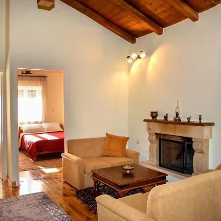 Dual House In Methydrio *