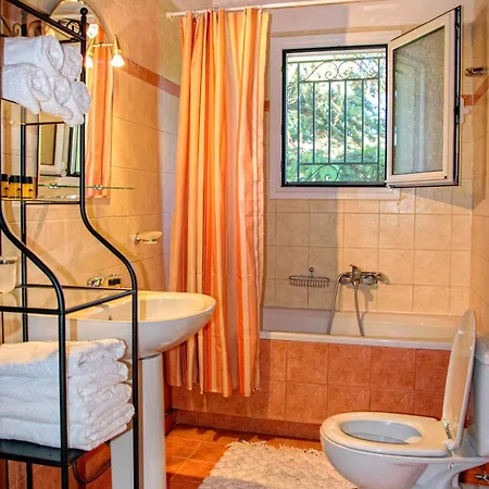 公寓 Dual House In Methydrio *