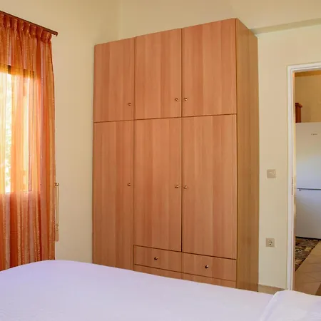 Dual House In Methydrio Daire Vytina