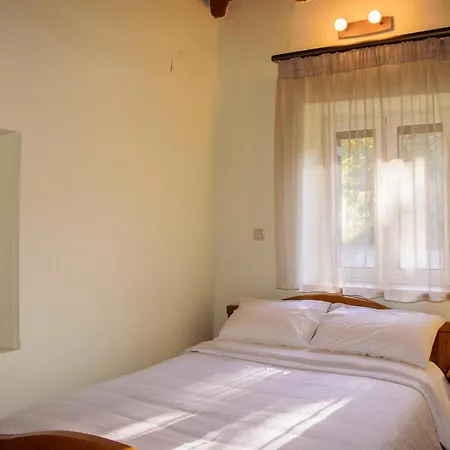 Dual House In Methydrio 维蒂纳