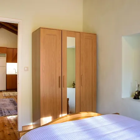 Dual House In Methydrio 公寓 *