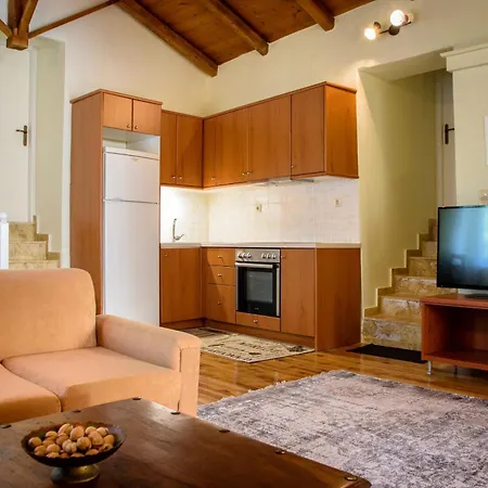 Dual House In Methydrio *