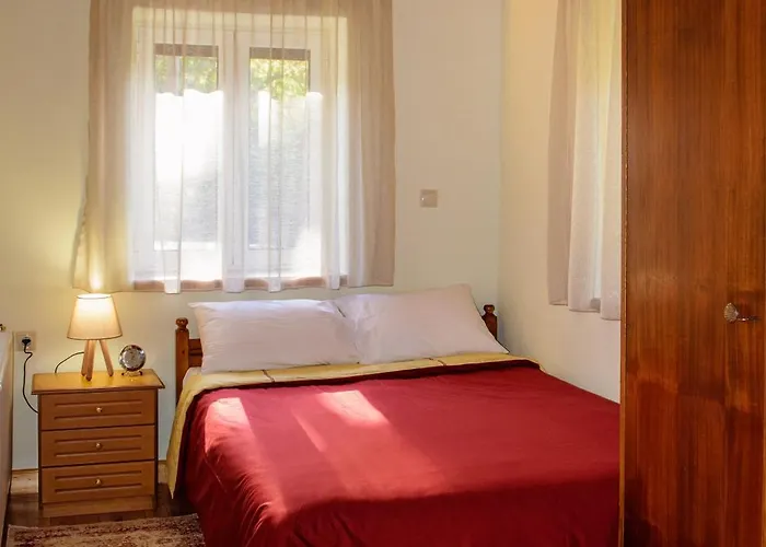 Dual House In Methydrio