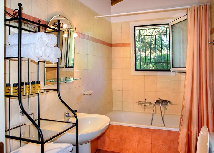 Апартаменты Dual House In Methydrio Витина