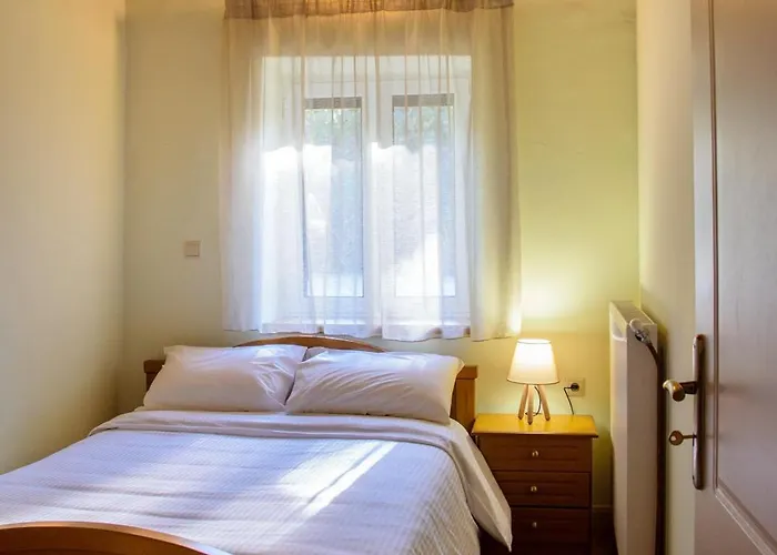 Dual House In Methydrio *