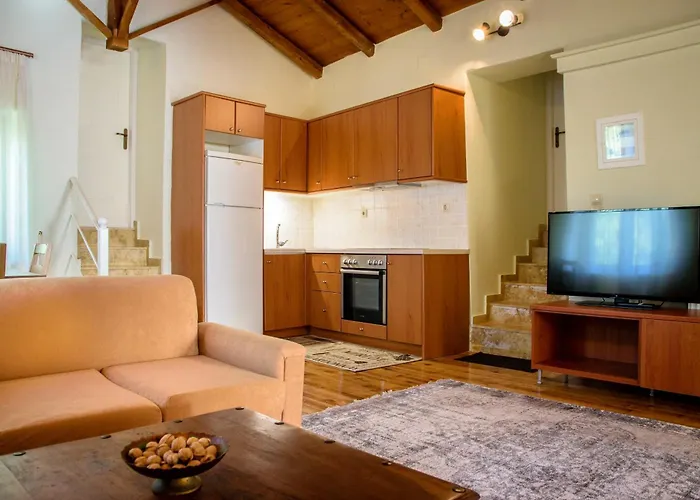 Dual House In Methydrio *